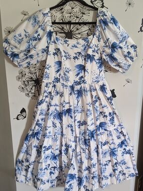 Vince Camuto Blue & White Floral Puff-Sleeve Midi Dress